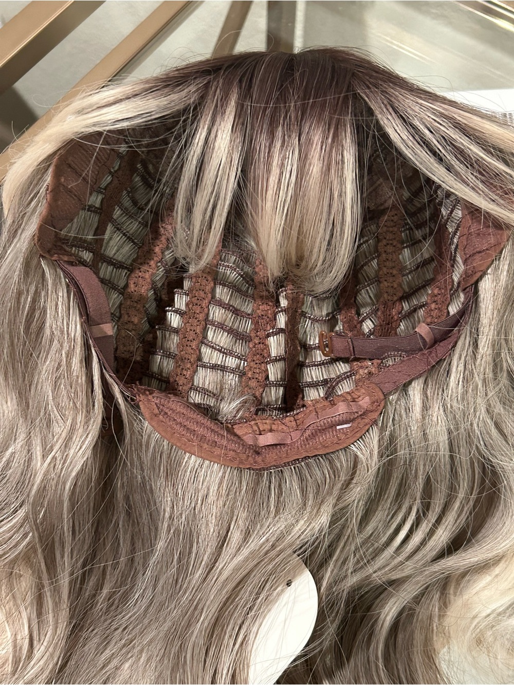Long Wavy Ombre Blonde Wig – Dark Root / Ash Blonde – New, Never Worn - Picture 4 of 8